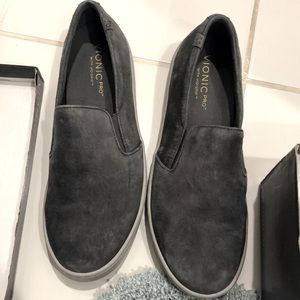 Vionic Size 10 slip on shoes